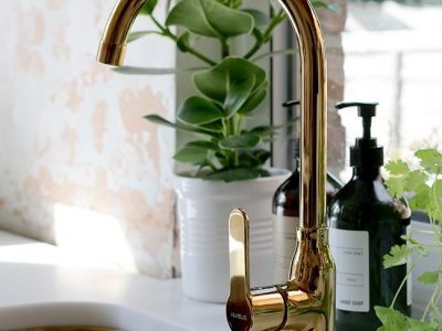 Gold-faucet-with-gold-sink